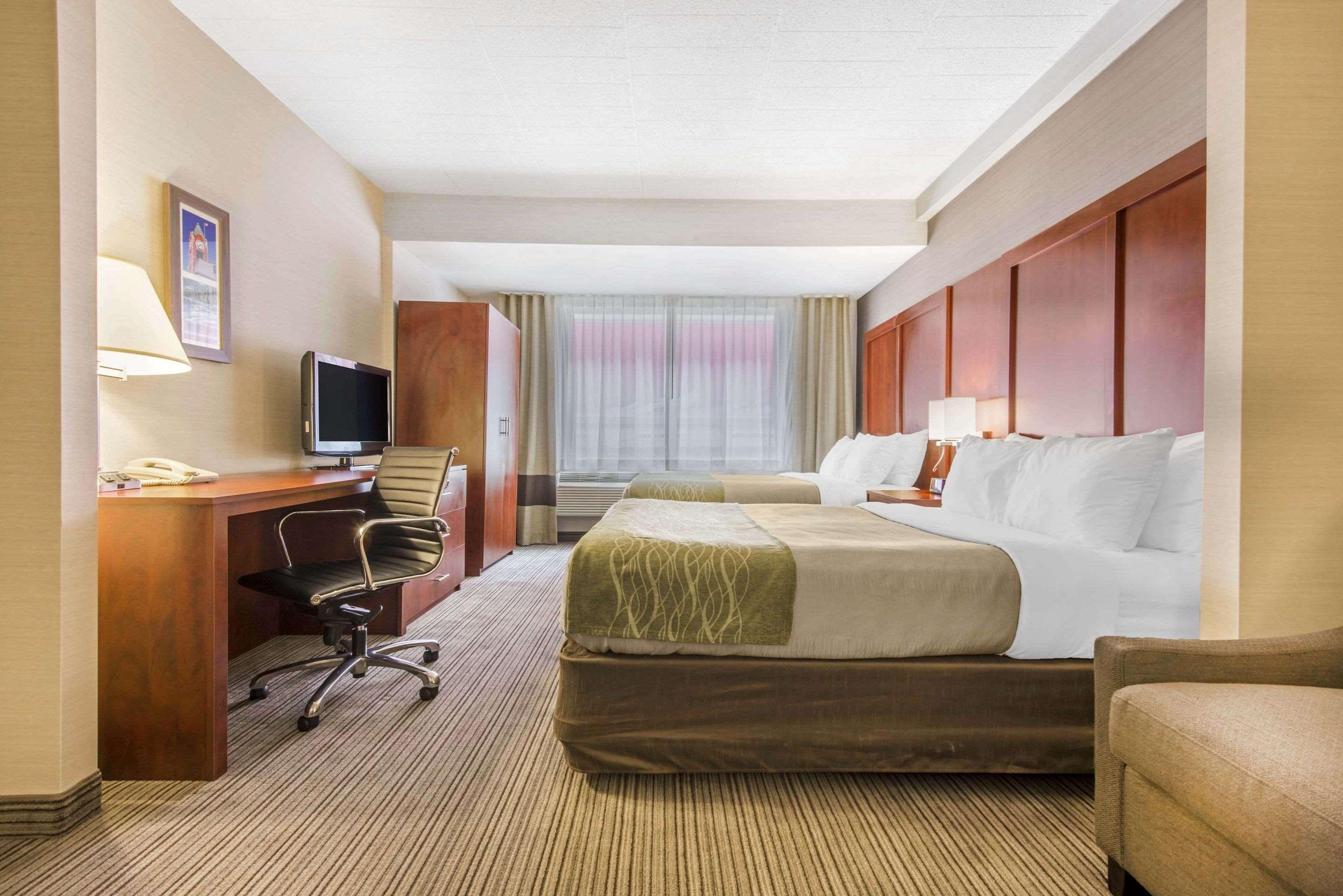 Comfort Inn & Suites Колингууд Екстериор снимка