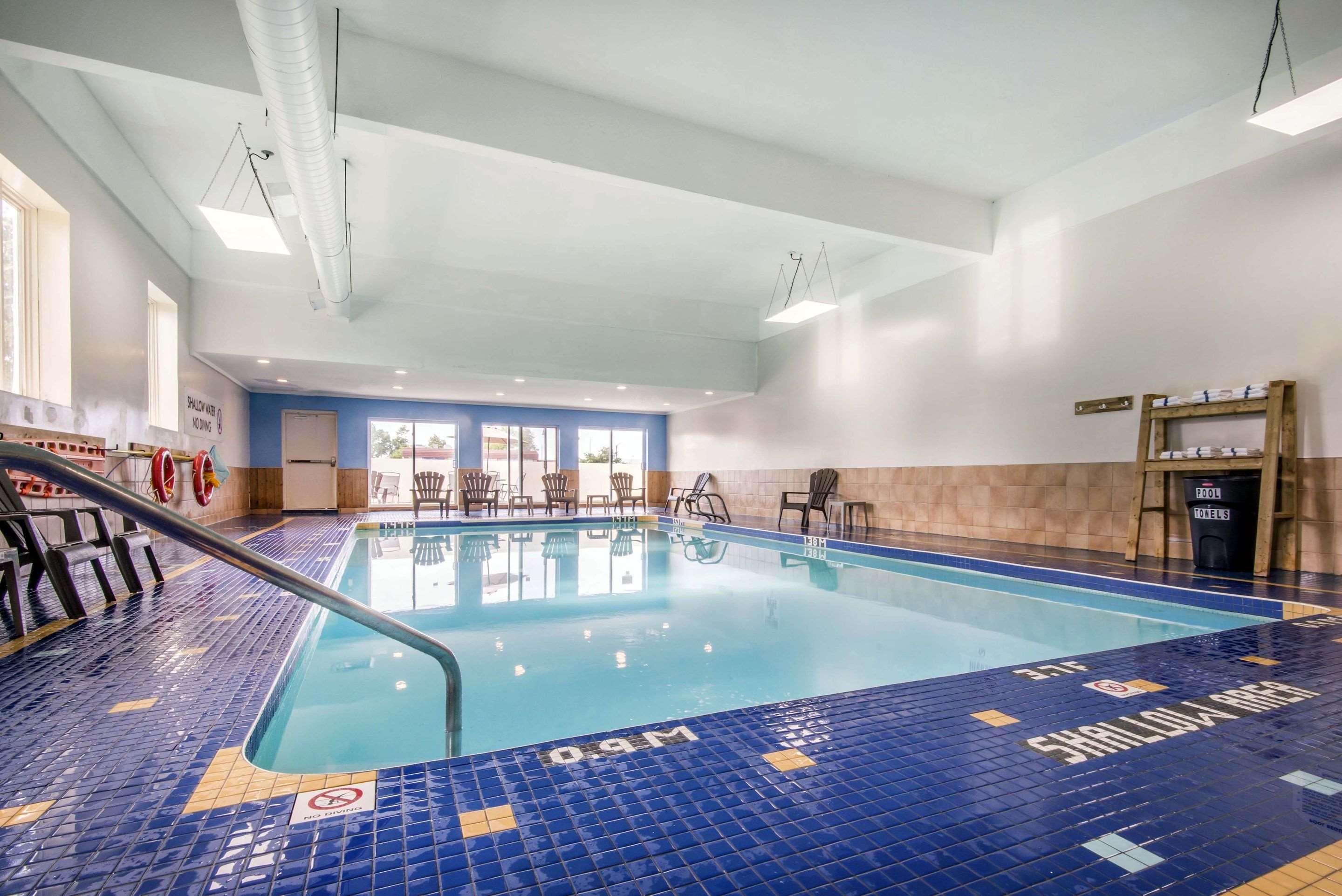 Comfort Inn & Suites Колингууд Екстериор снимка