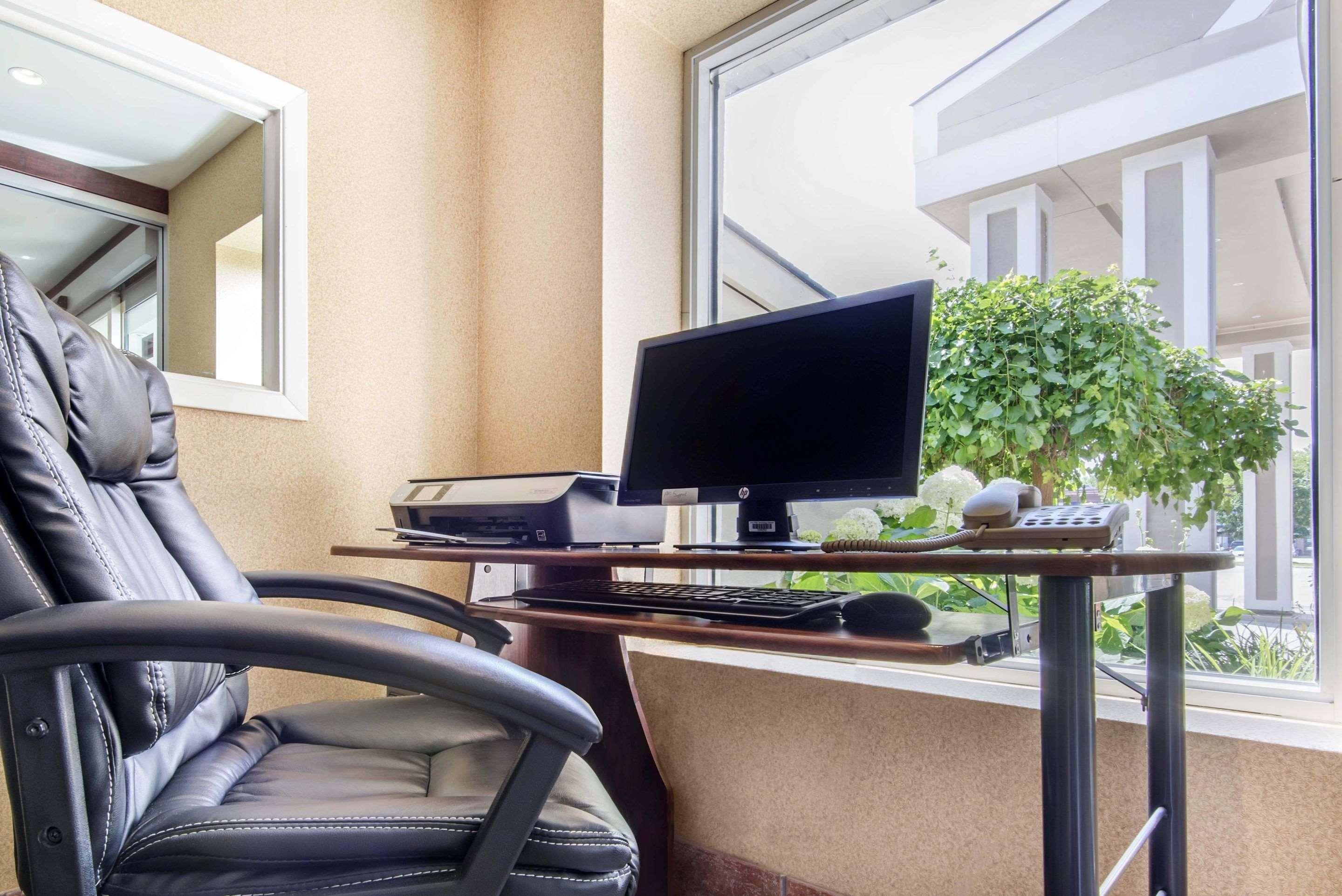 Comfort Inn & Suites Колингууд Екстериор снимка