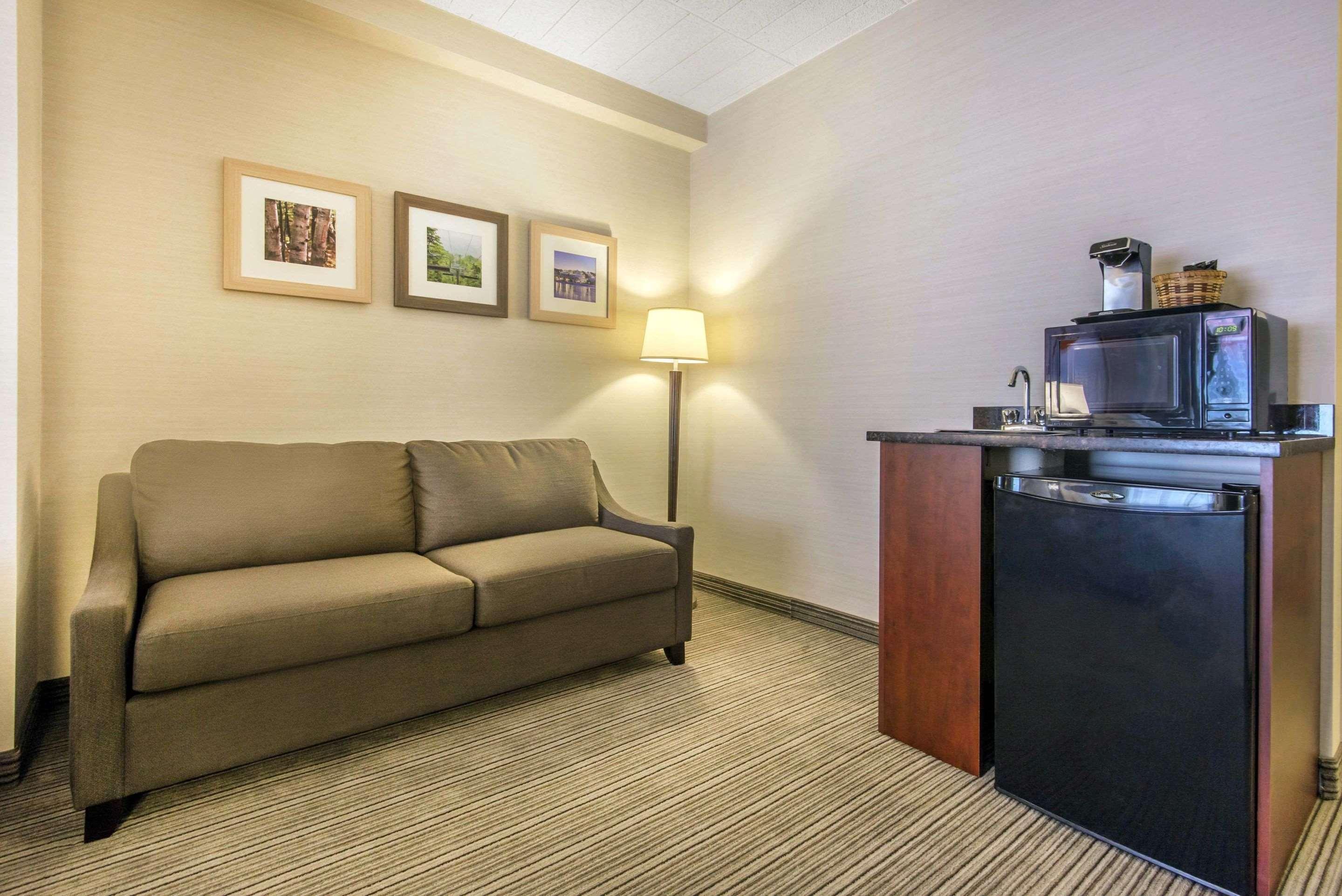 Comfort Inn & Suites Колингууд Екстериор снимка
