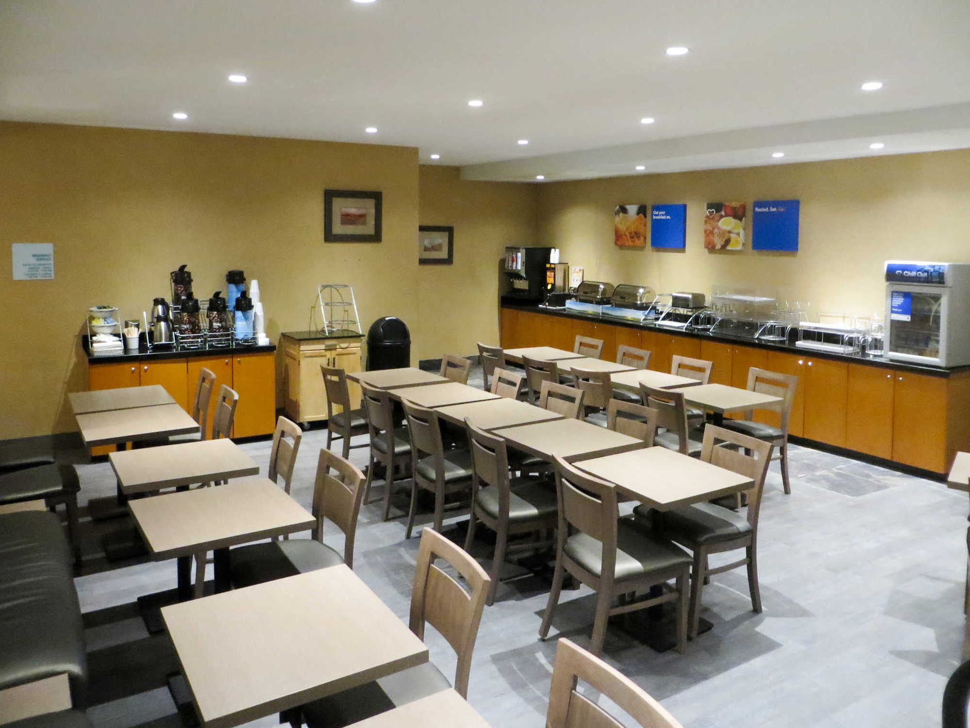 Comfort Inn & Suites Колингууд Съоръжения снимка