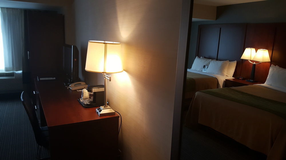Comfort Inn & Suites Колингууд Екстериор снимка