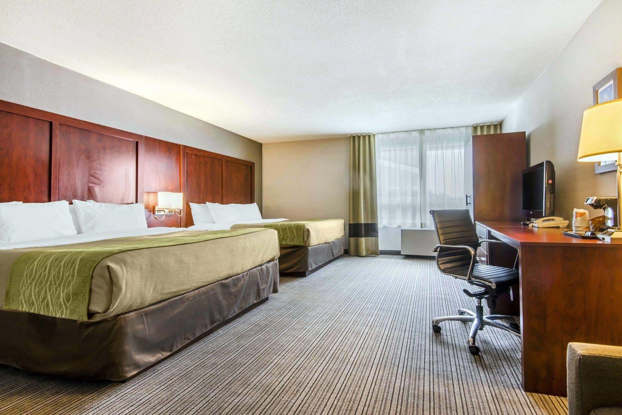 Comfort Inn & Suites Колингууд Екстериор снимка