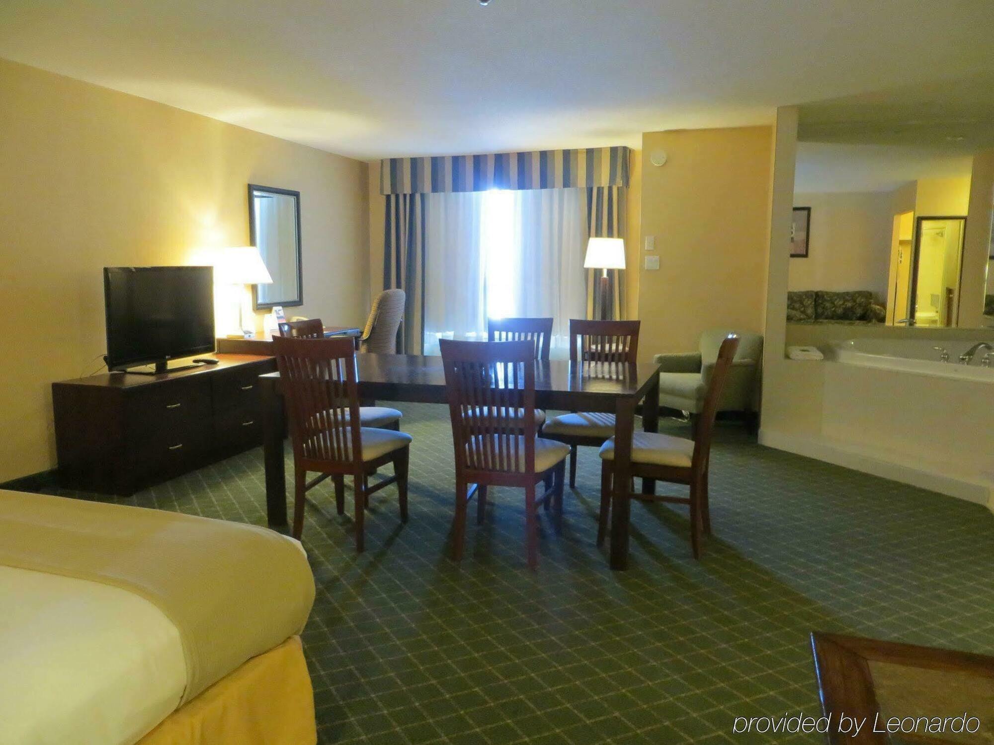Comfort Inn & Suites Колингууд Екстериор снимка