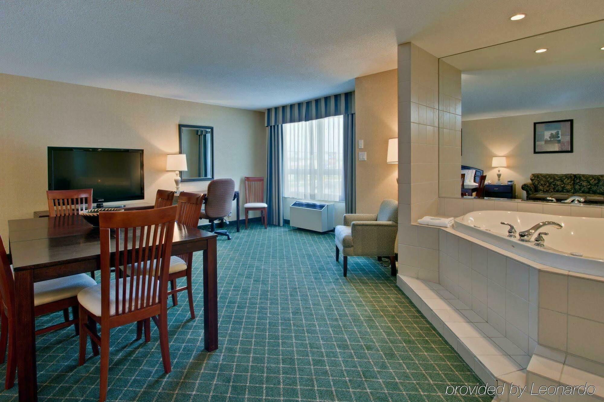 Comfort Inn & Suites Колингууд Екстериор снимка