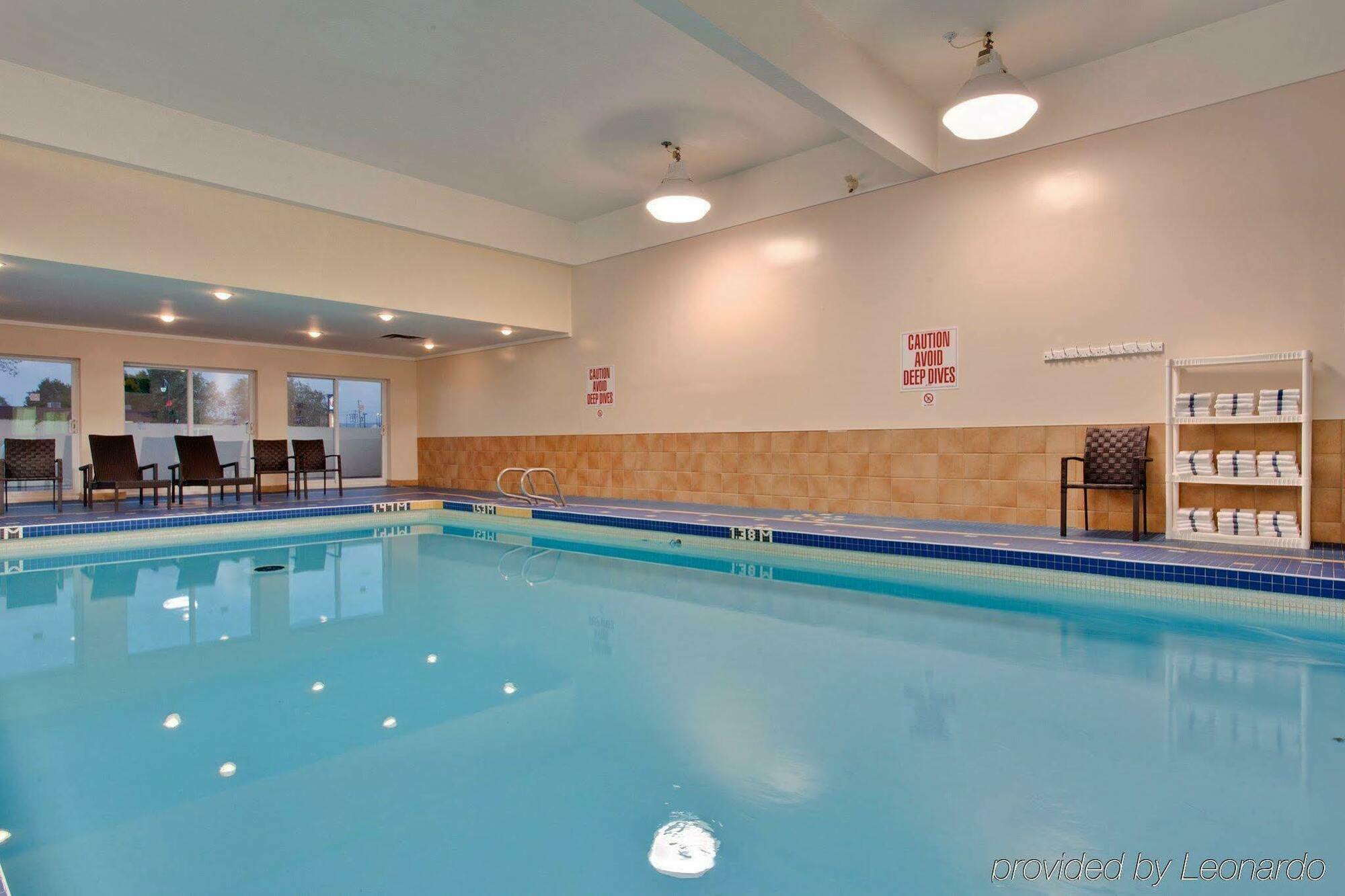 Comfort Inn & Suites Колингууд Екстериор снимка
